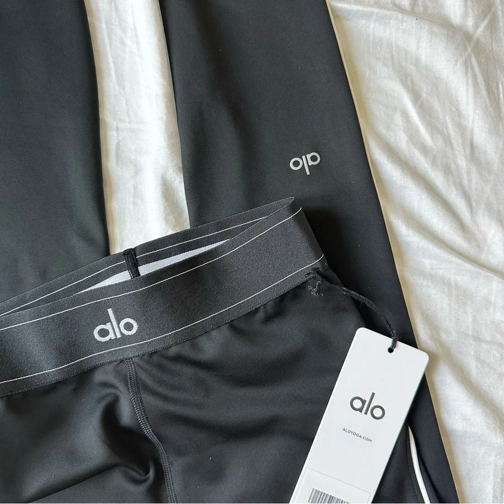 SOLD // NWT Alo Airlift High-Waist Suit Up Legging - Black/White (Size Small) - Picture 7 of 9